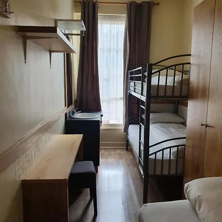 Pillar ゲストハウス *